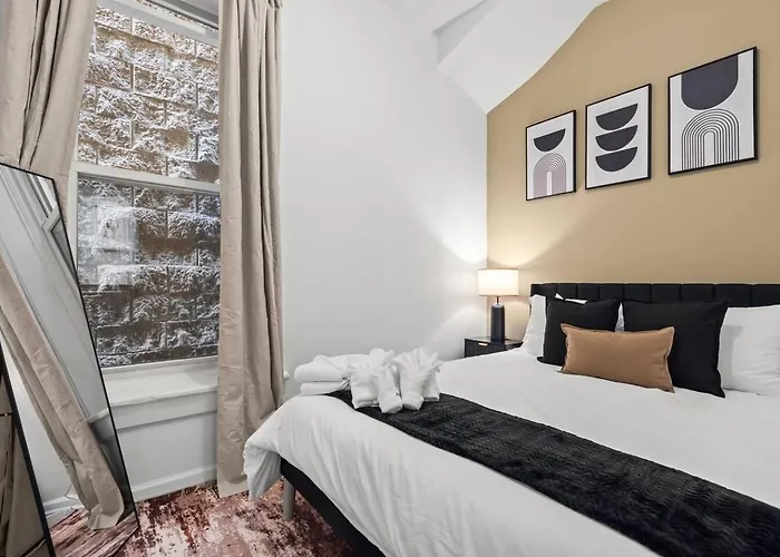 Dt Wicker Deluxe Sleeps 6 2-car Parking&laundry Apartment Chicago