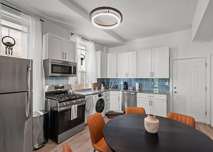 Dt Wicker Deluxe Sleeps 6 2-car Parking&laundry Apartment