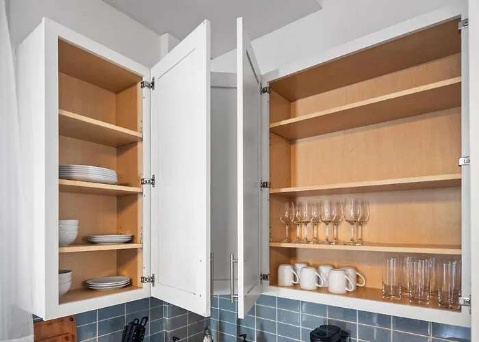 Apartment Dt Wicker Deluxe Sleeps 6 2-car Parking&laundry Chicago
