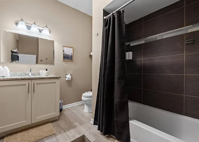 Apartment Dt Wicker Deluxe Sleeps 6 2-car Parking&laundry