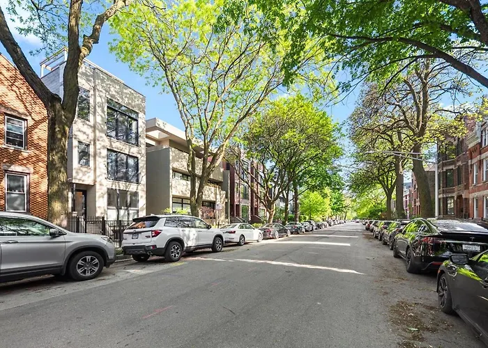 Apartment Dt Wicker Deluxe Sleeps 6 2-car Parking&laundry Chicago